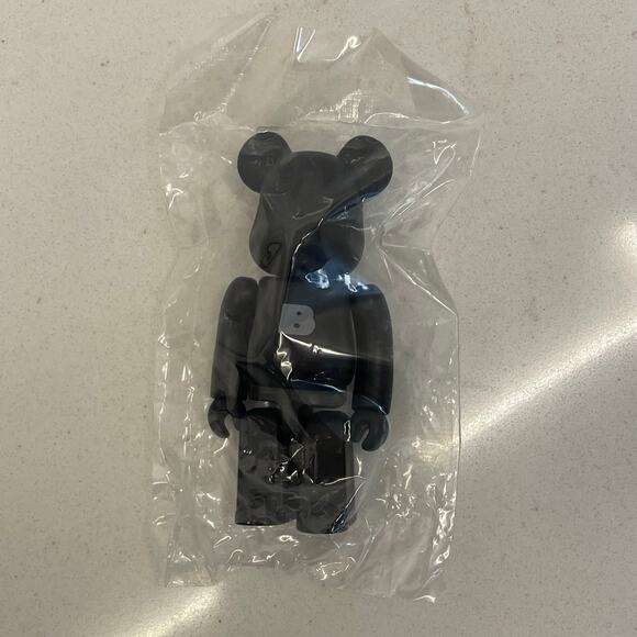Bearbrick 100% Basic B Black Figure Series 47 Medicom Toy New Sealed Collectible - Picture 1 of 3